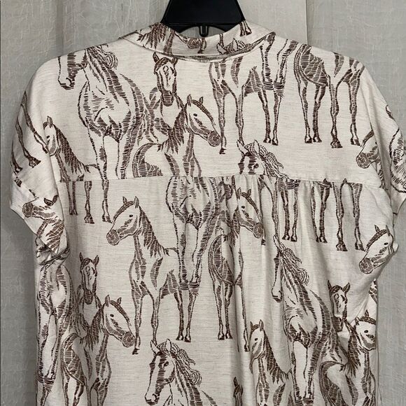 Jane + Delaney L Ivory Brown Horse Print Linen Blend Short Cap Sleeve Shirt - Picture 4 of 9